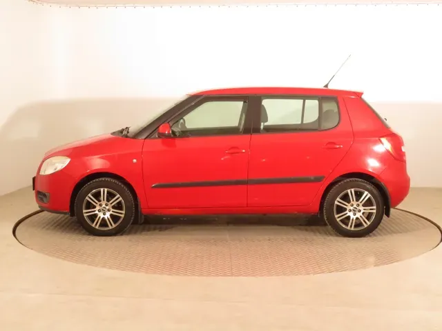 Skoda Fabia 2008 photo 2