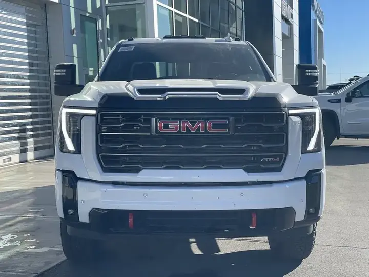 GMC Sierra 3500Hd 2026 photo 2