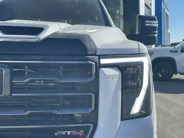 GMC Sierra 3500Hd 2026 photo 3