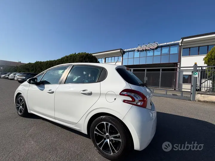 Peugeot 208 2012 photo 5
