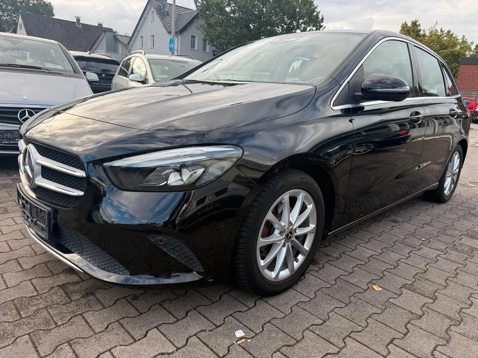 Mercedes-Benz B 180