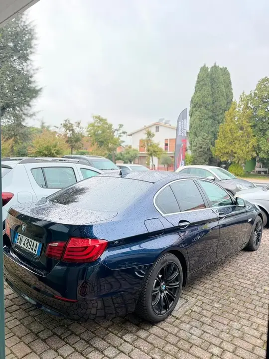 BMW 5 Series 2012 photo 2
