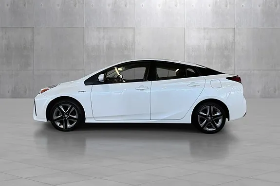 Toyota Prius 2020 photo 2