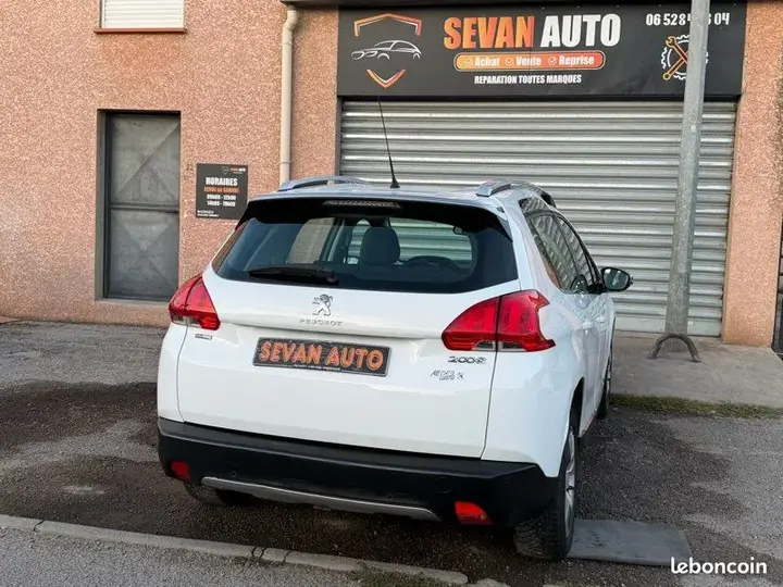 Peugeot 2008 2016 photo 2
