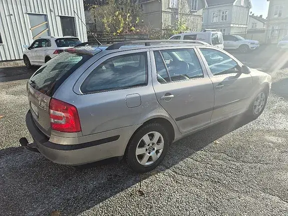 Skoda Octavia 2009 photo 4