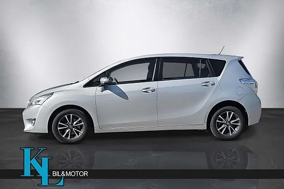 Toyota Verso 2013 photo 2