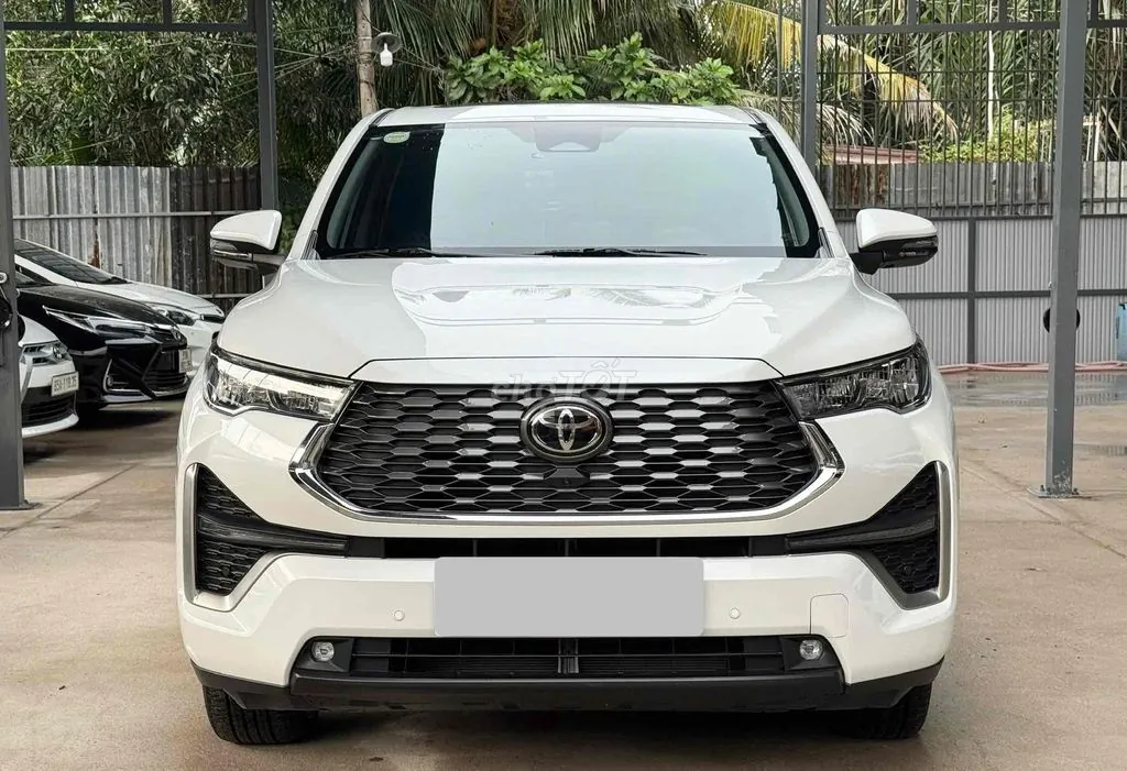 Toyota Innova Cross