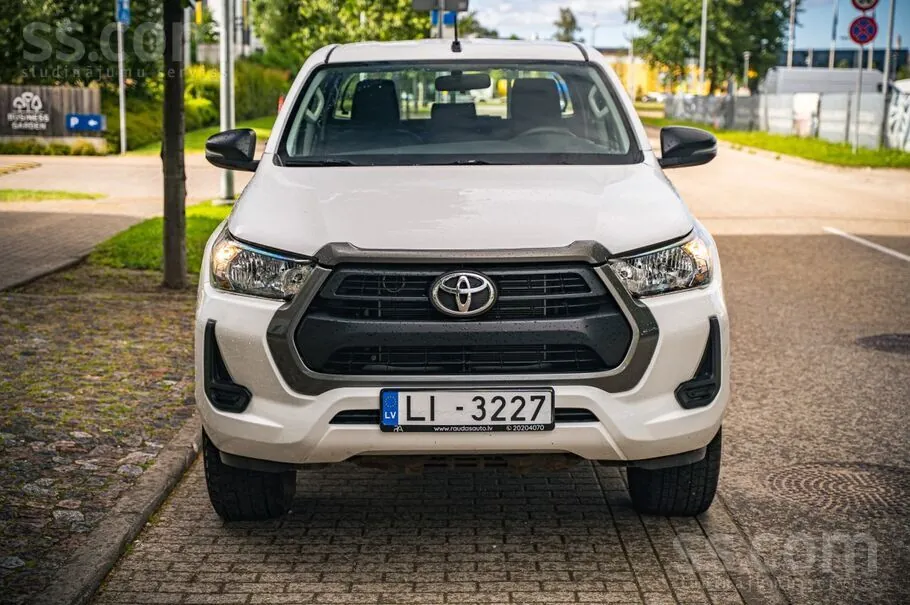 Toyota Hilux 2021 photo 2