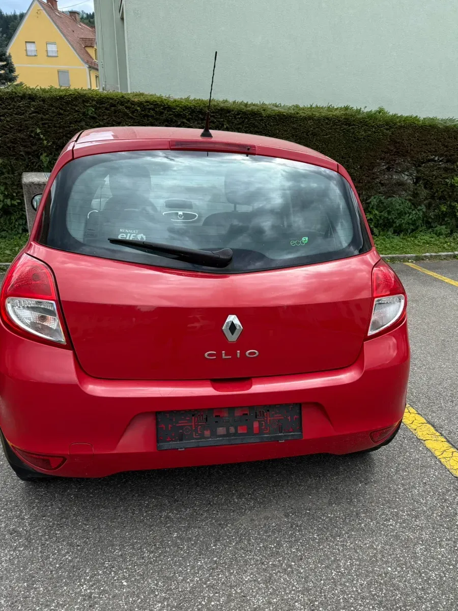 Renault Clio 2010 photo 3