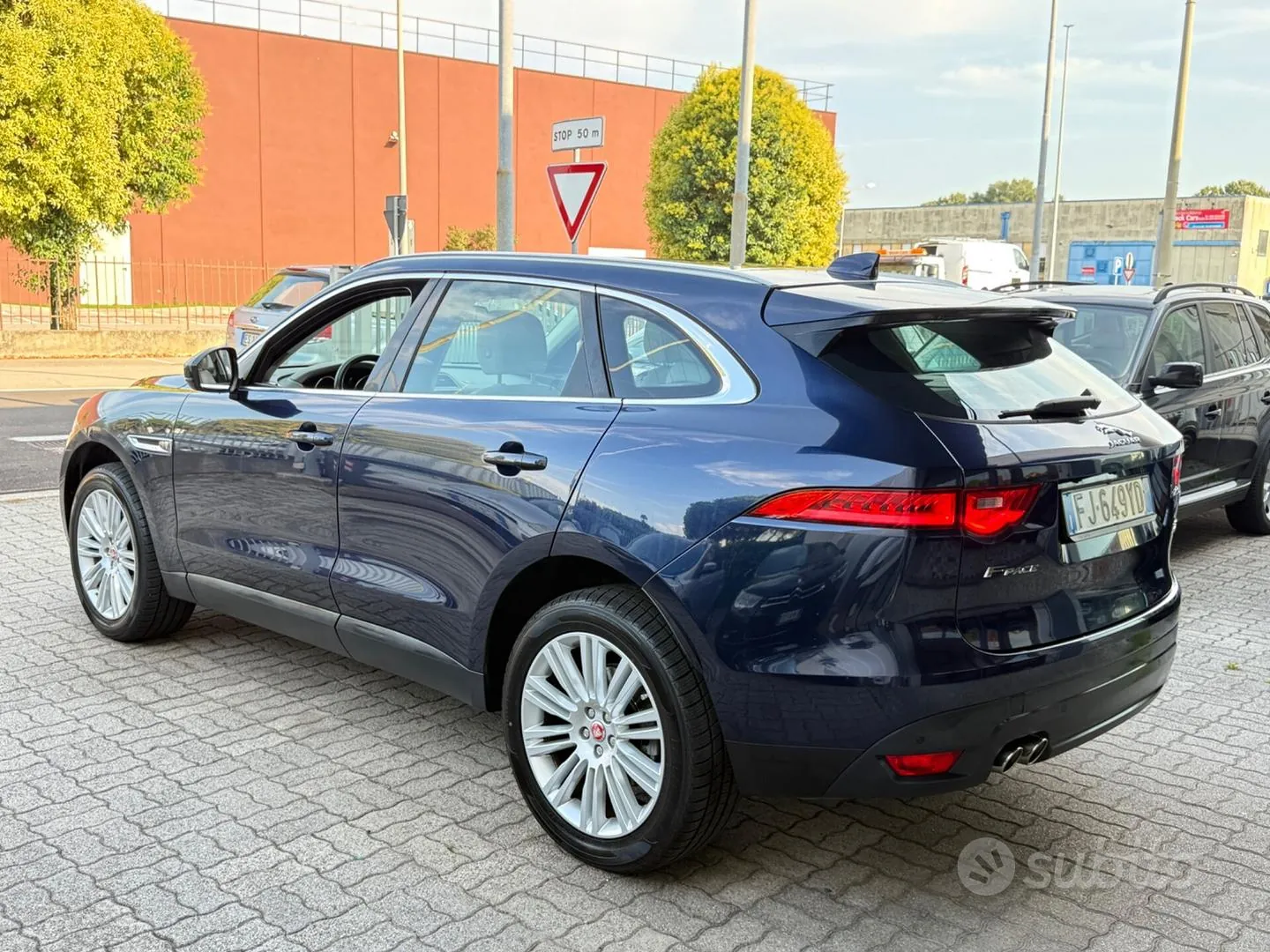 Jaguar F-Pace 2017 photo 2
