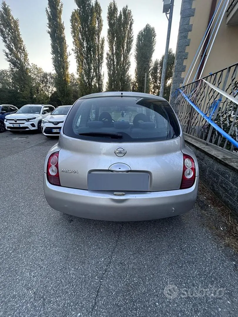 Nissan Micra 2004 photo 2