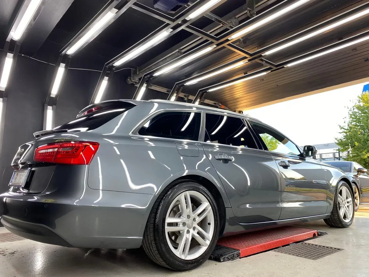 Audi A6 2012 photo 2