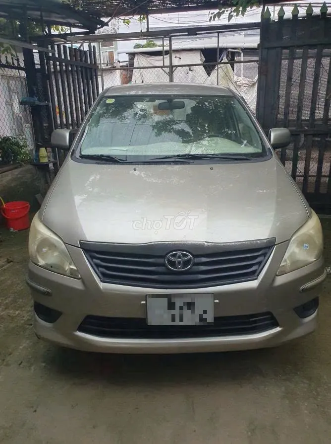 Toyota Innova 2012 photo 2