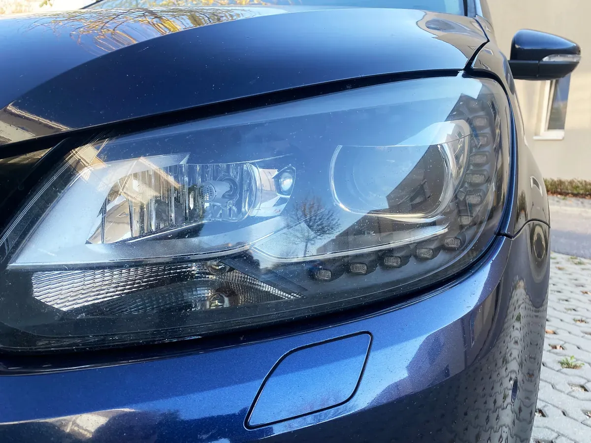 Volkswagen Touran 2012 photo 3
