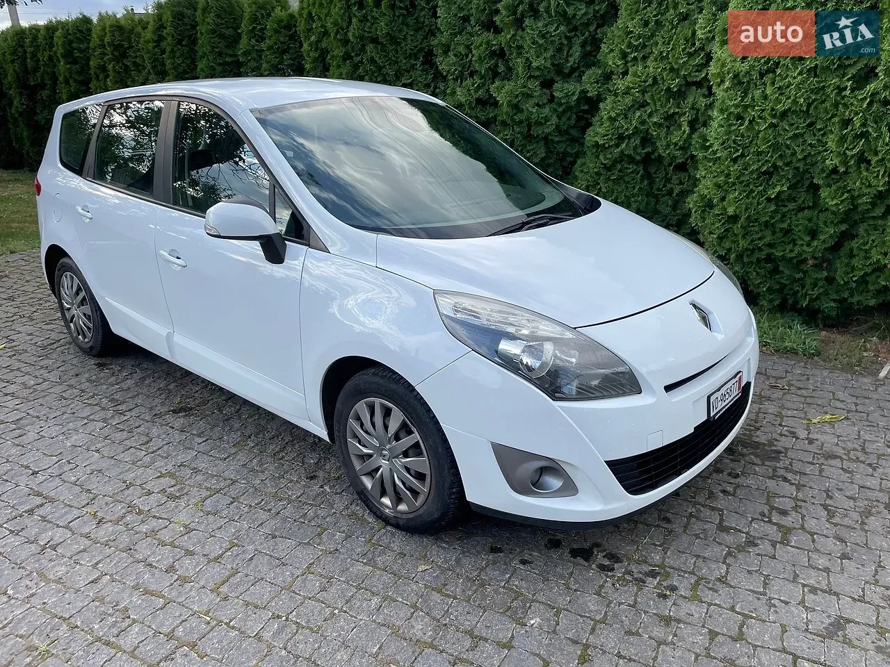 Renault Grand Scenic 2011 photo 2