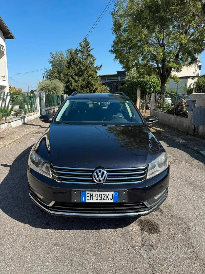 Volkswagen Passat 2012 photo 2