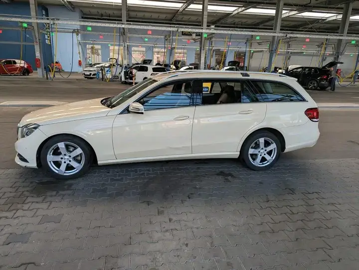 Mercedes-Benz E 200