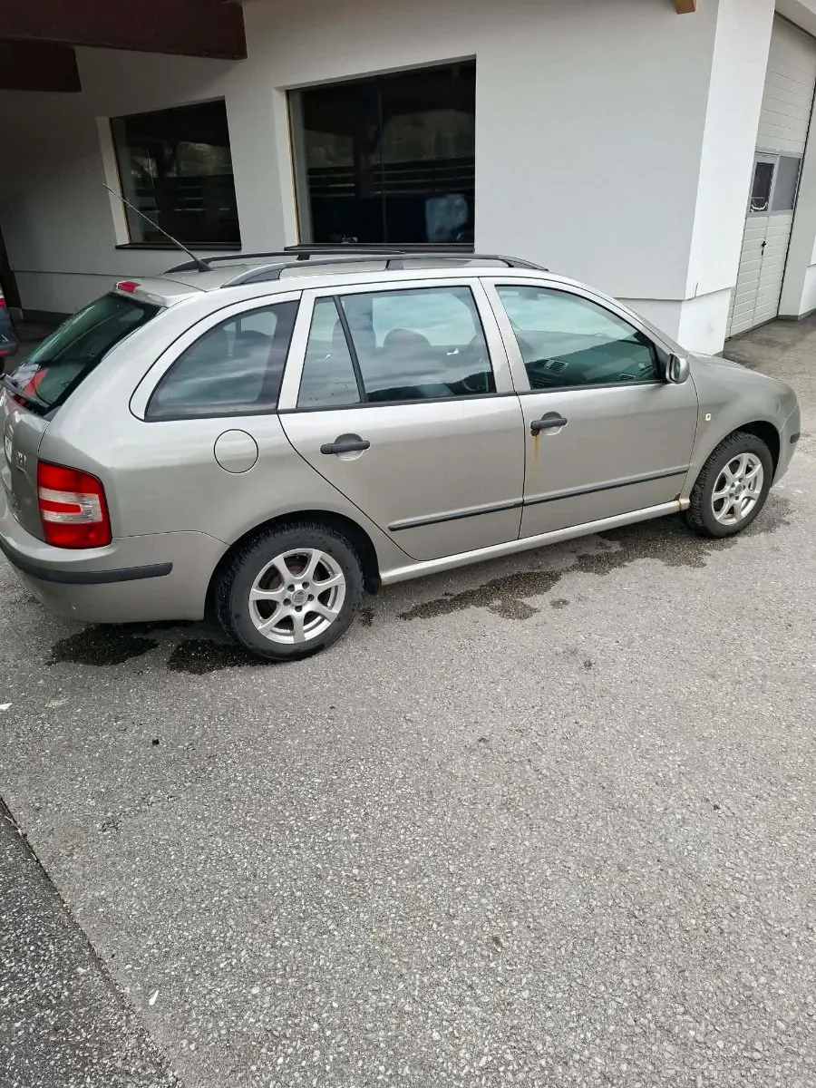 Skoda Fabia 2006 photo 3