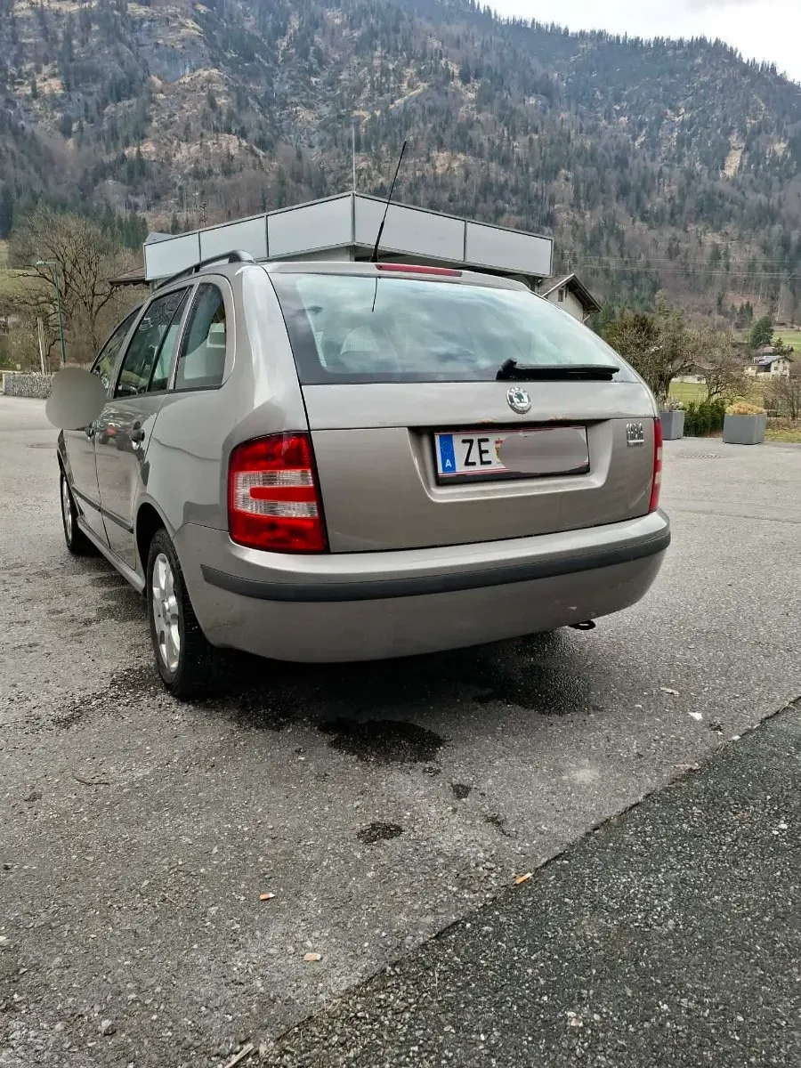 Skoda Fabia 2006 photo 2
