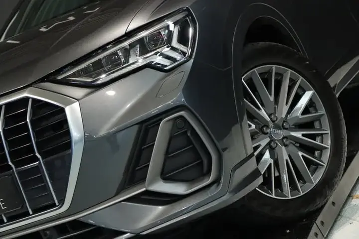 Audi Q3 2019 photo 2