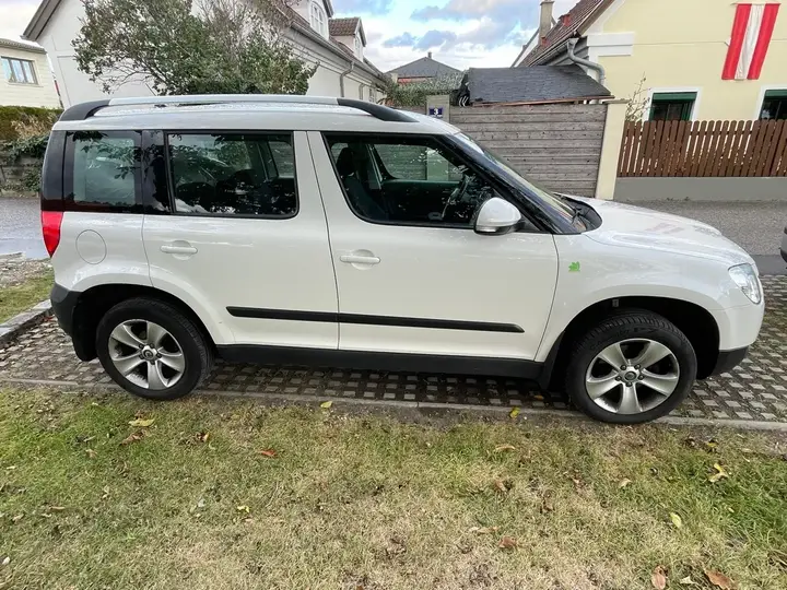 Skoda Yeti 2012 photo 3