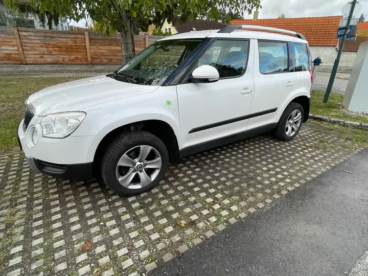 Skoda Yeti 2012 photo 2