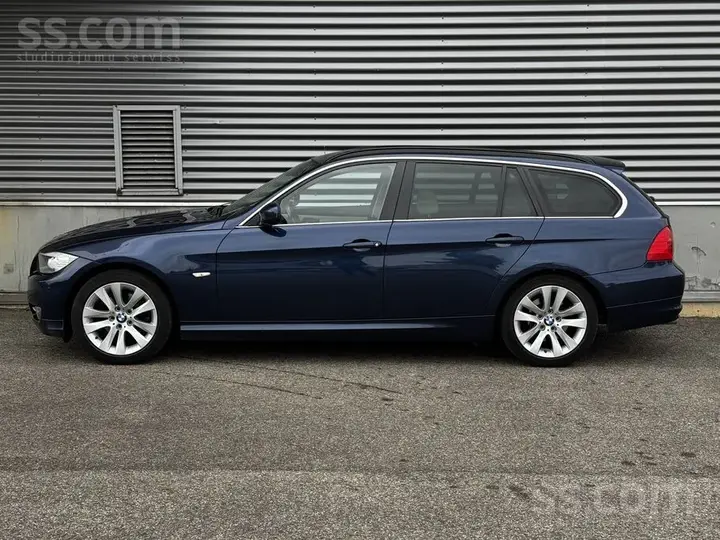BMW 318D 2010 photo 2