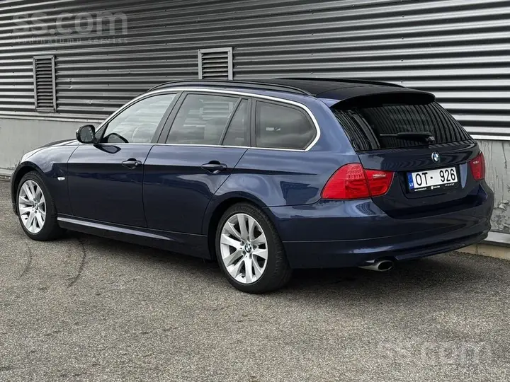 BMW 318D 2010 photo 3