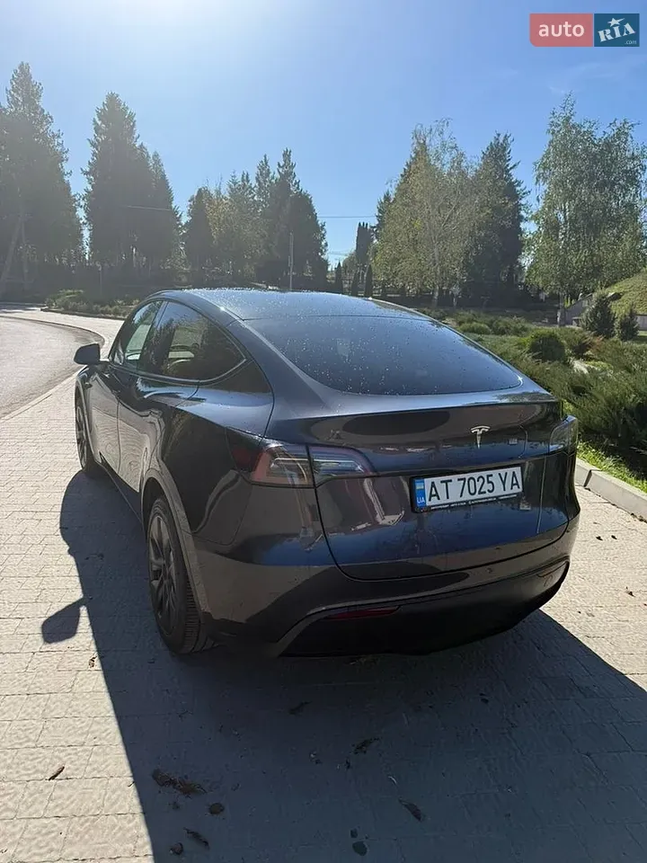 Tesla Model Y 2025 photo 3
