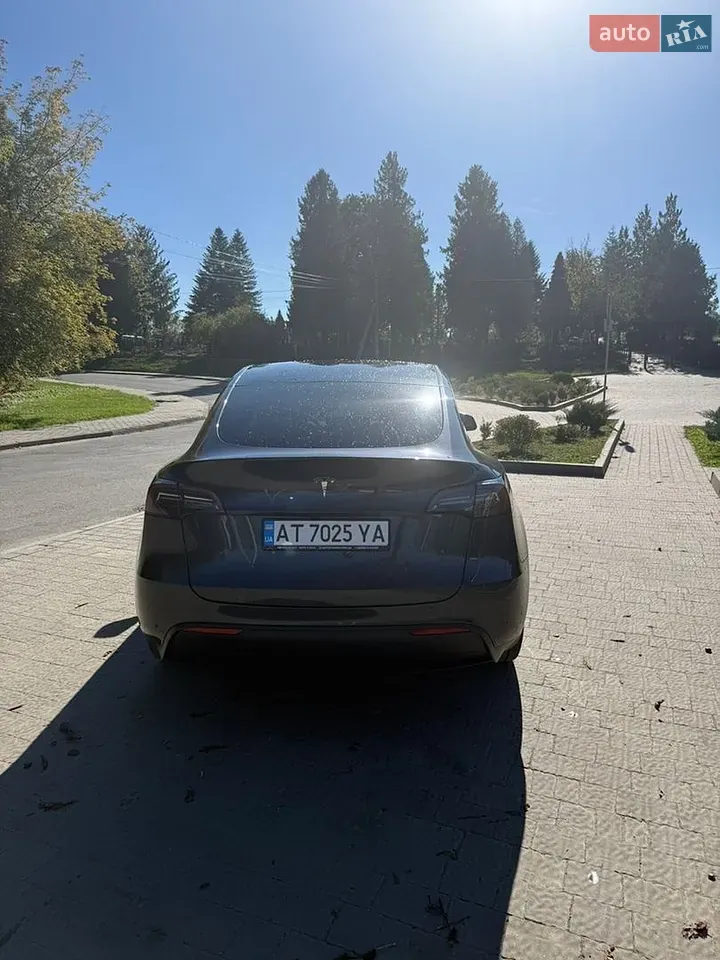 Tesla Model Y 2025 photo 5
