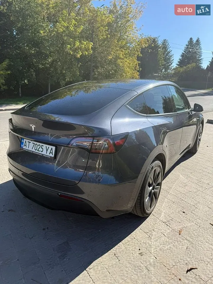 Tesla Model Y 2025 photo 4