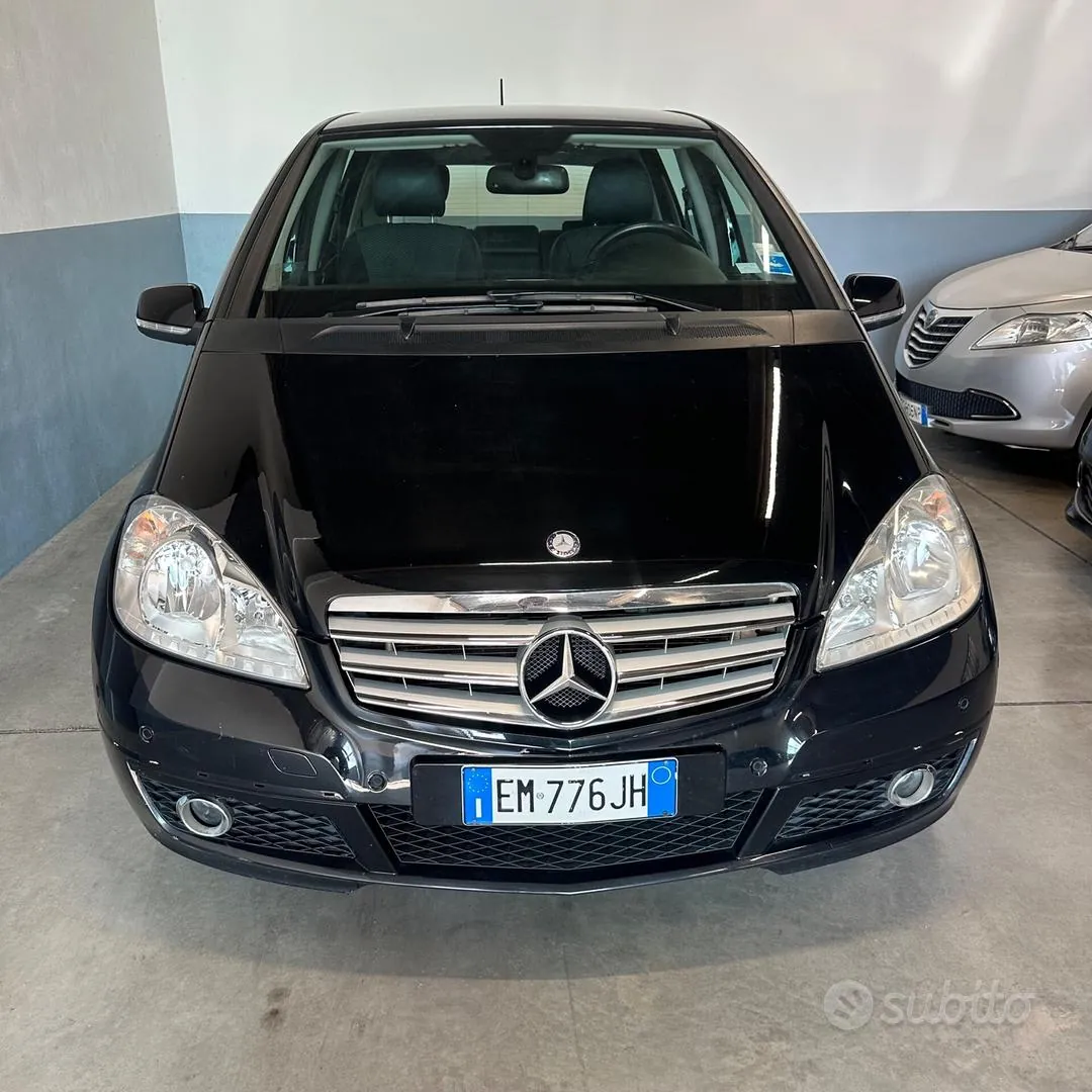 Mercedes-Benz A160 2012 photo 2