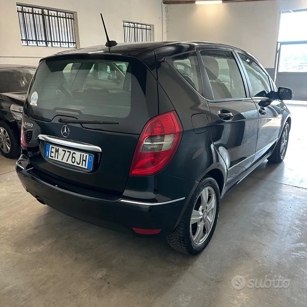 Mercedes-Benz A160 2012 photo 4
