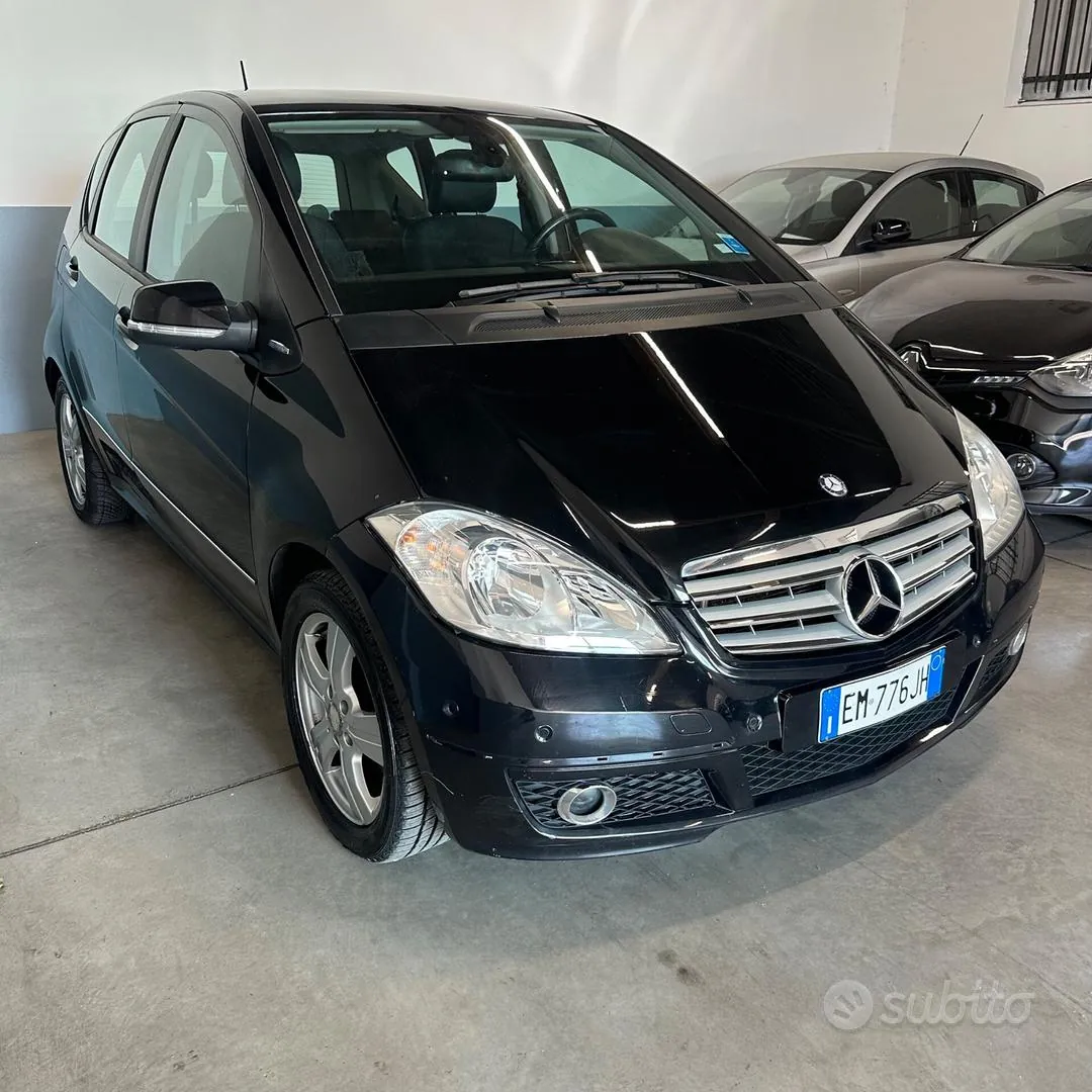 Mercedes-Benz A160 2012 photo 3
