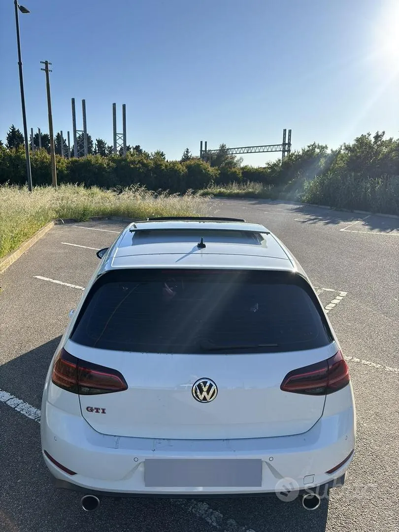 Volkswagen Golf 2024 photo 2