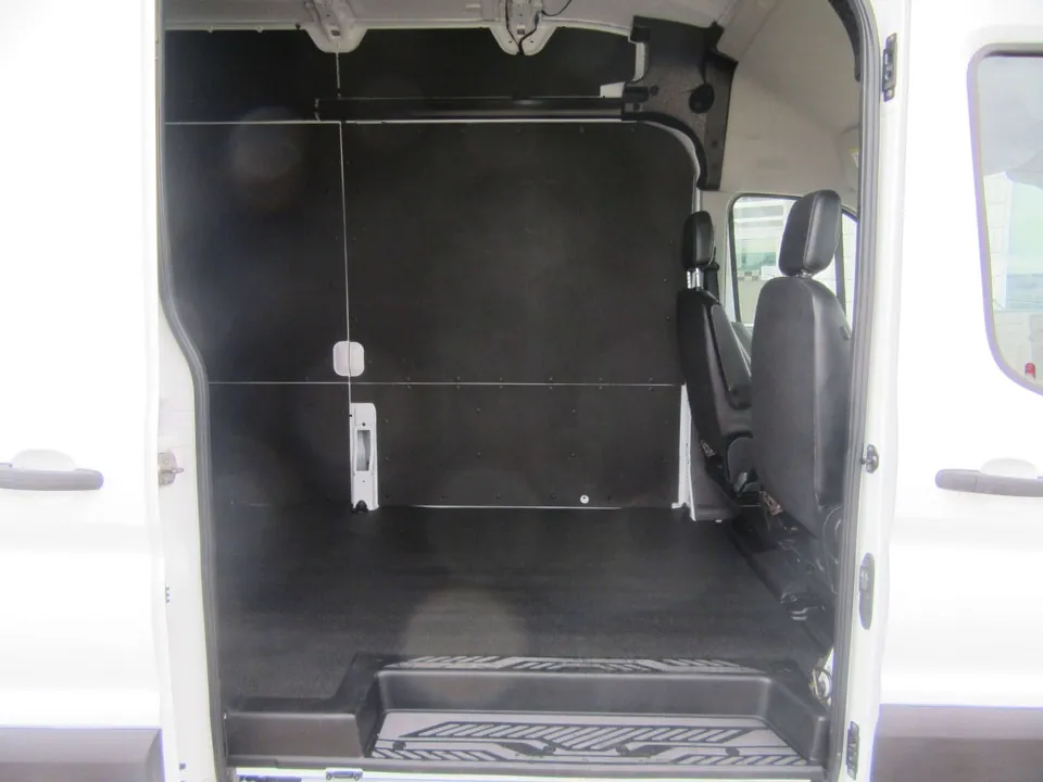 Ford Transit 2024 photo 2