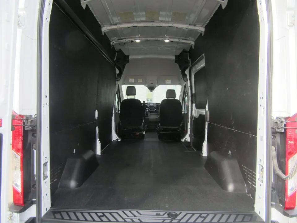 Ford Transit 2024 photo 3