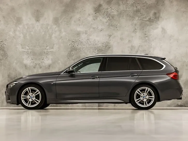 BMW 3 Series 2019 photo 2