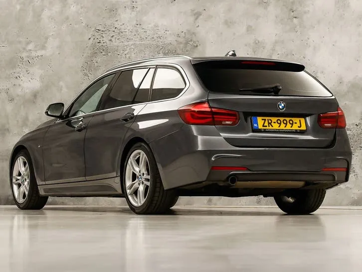 BMW 3 Series 2019 photo 3