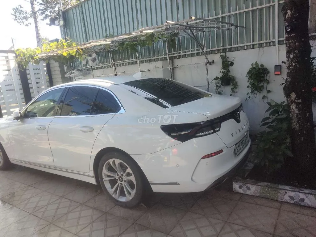 Vinfast Lux A2.0 2022 photo 2