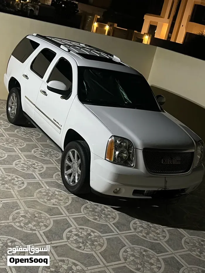 GMC Yukon 2009 photo 2