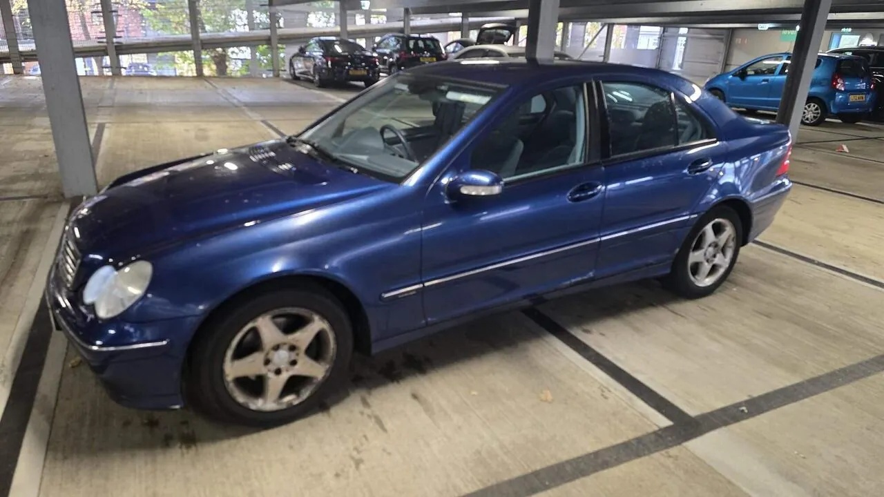 Mercedes-Benz C-Class 2001 photo 2