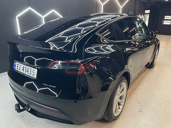 Tesla Model Y 2024 photo 2