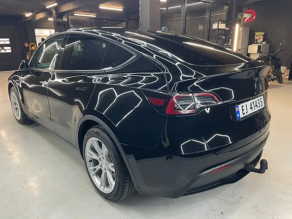 Tesla Model Y 2024 photo 3