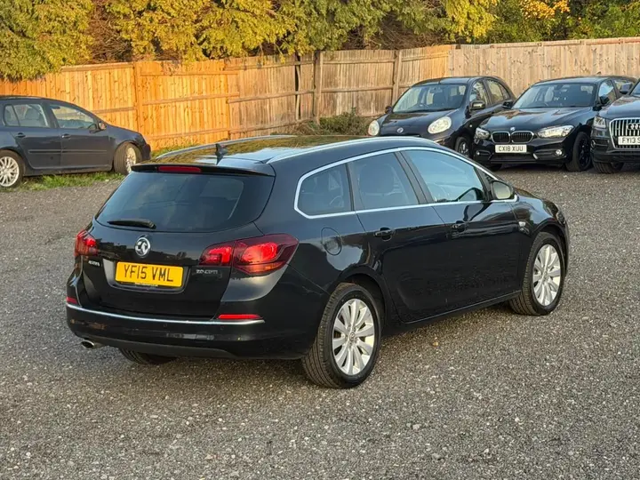 Vauxhall Astra 2015 photo 2