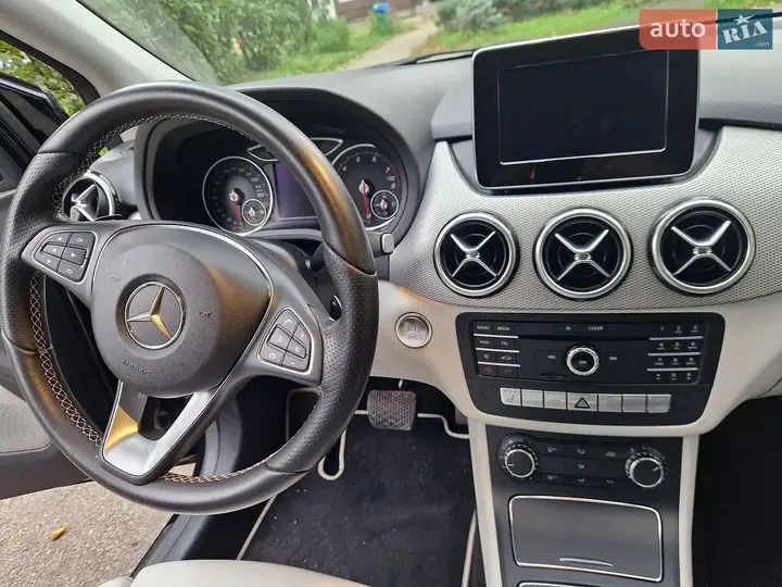 Mercedes-Benz B-Class 2016 photo 4