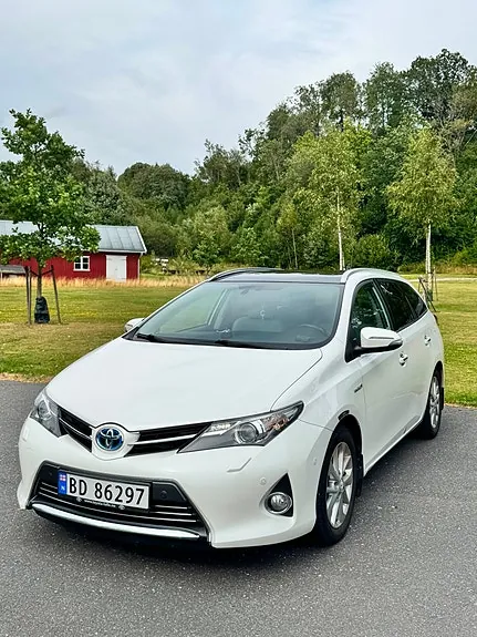 Toyota Auris 2014 photo 4
