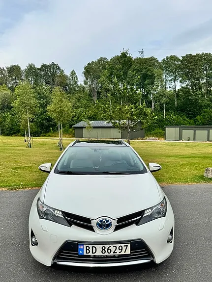 Toyota Auris 2014 photo 3