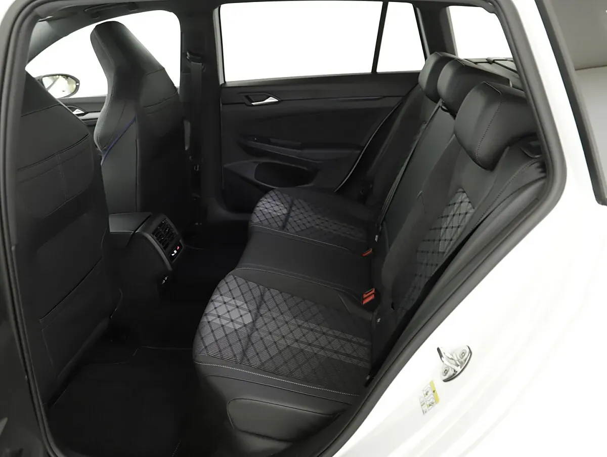 Volkswagen Golf 2026 photo 2