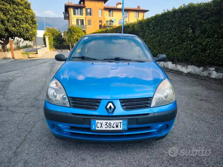 Renault Clio 2005 photo 2